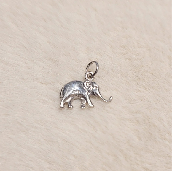 10k White Gold Elephant Pendant Charm - Picture 4 of 5